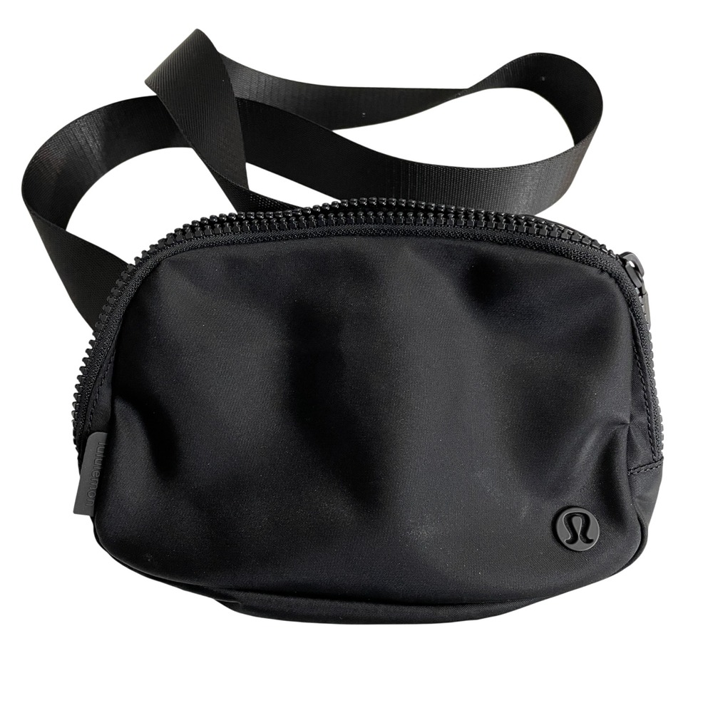 Lululemon Everywhere Belt Bag Black Pack 100% nylon‎
